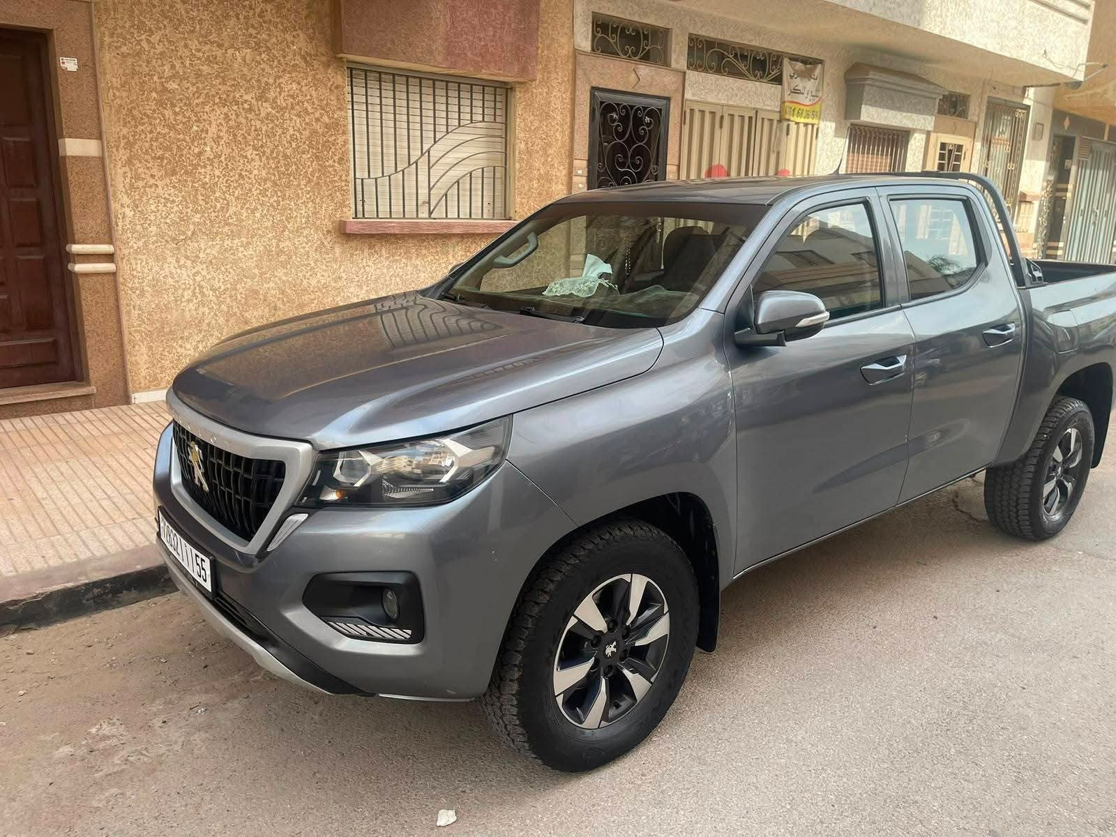 سيارة Peugeot 2022 في أكادير