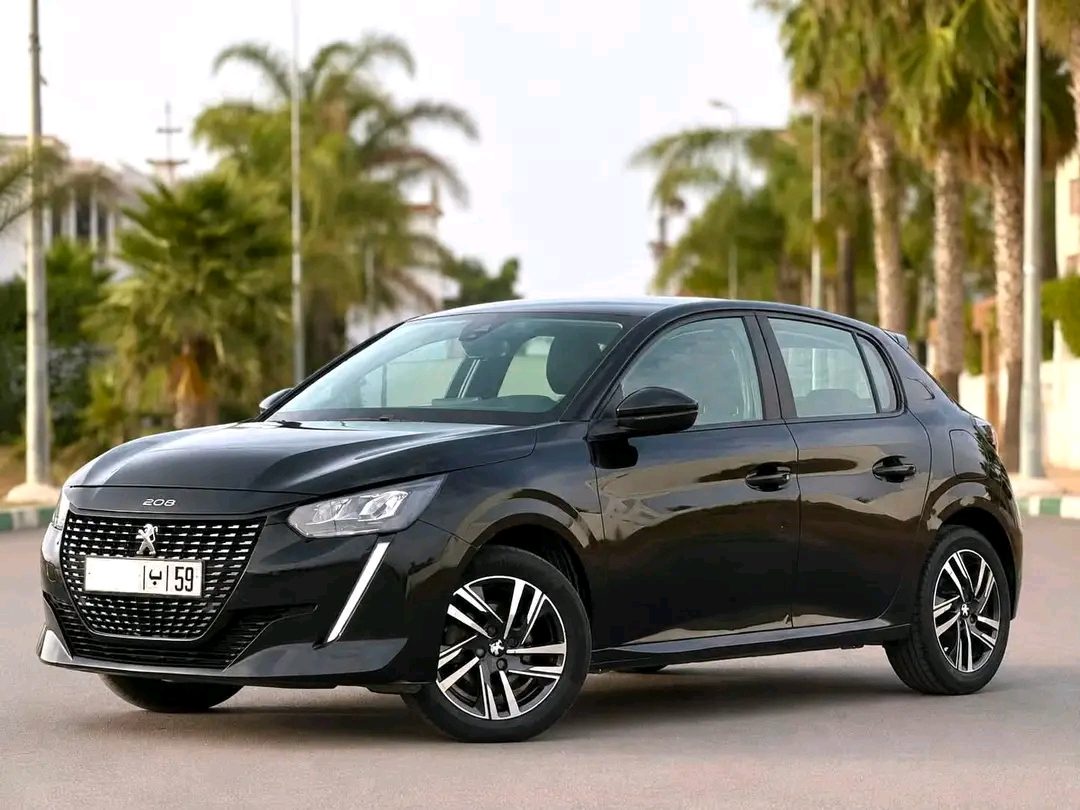 💎 PUUGEOT 208 💎 ● Modèle: 2023 ● Carburant : diesel ● Puissance : 6 cv ●kilométrage : 77.000 ●Vign