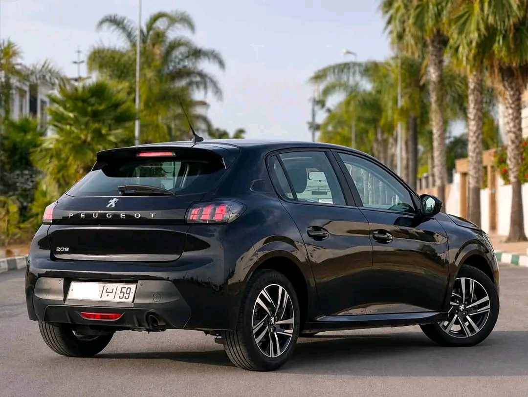 💎 PUUGEOT 208 💎 ● Modèle: 2023 ● Carburant : diesel ● Puissance : 6 cv ●kilométrage : 77.000 ●Vign - سيارات - سلا - صورة 2