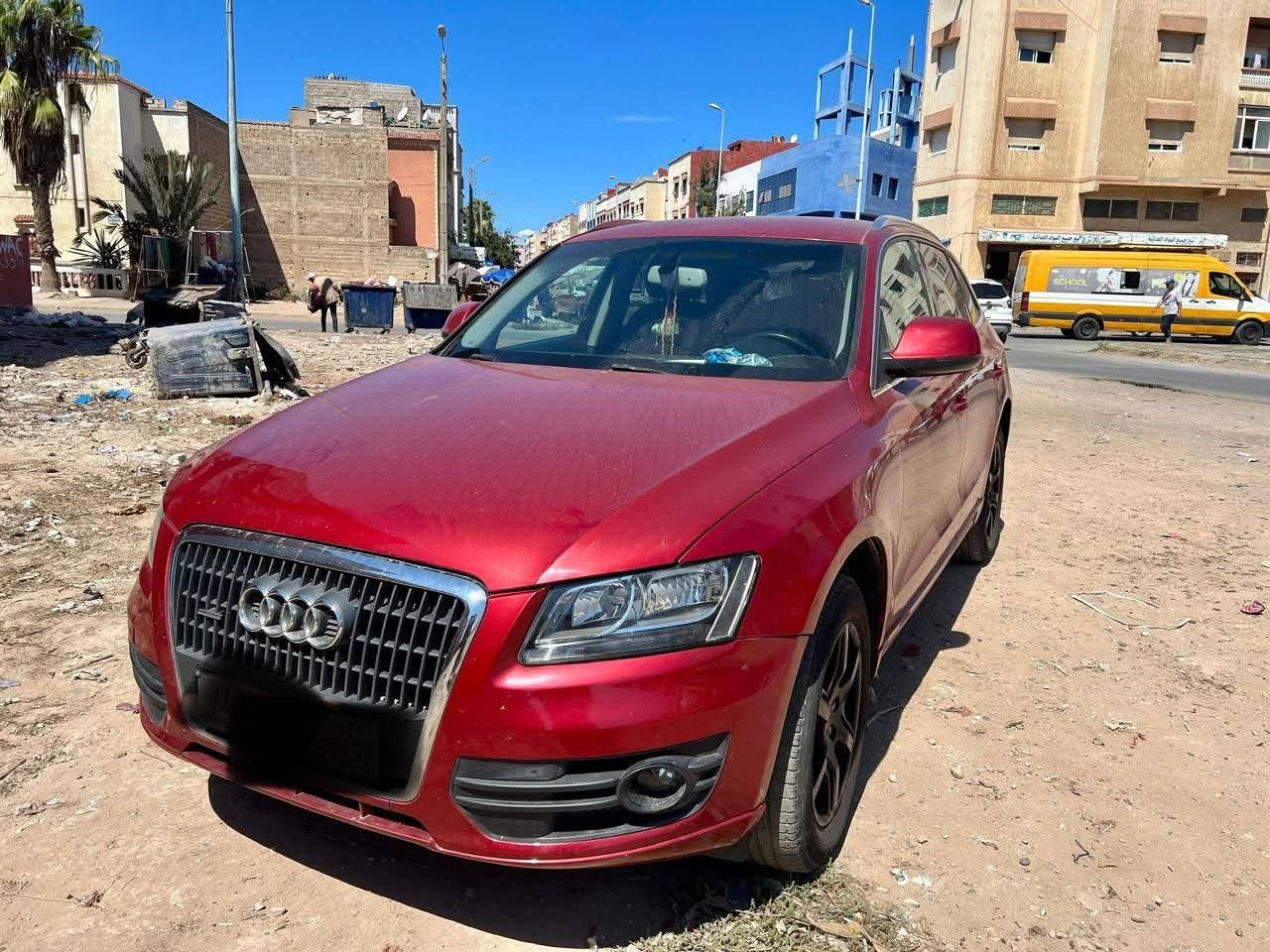 Audi Q5 سيارة في حالة جيدة موديل 2011ضاربة 230000 كم 8 الخيل رقم الهاتف 0649321668