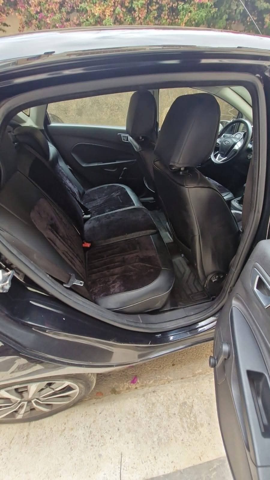ford Fiesta Trend Plus, Mazot, 170000 km, N9A avec Taman Zwin Bzaf, Mzyar Bari Flous, Sbagha dyal Dar T - Voitures - El Jadida - photo 4