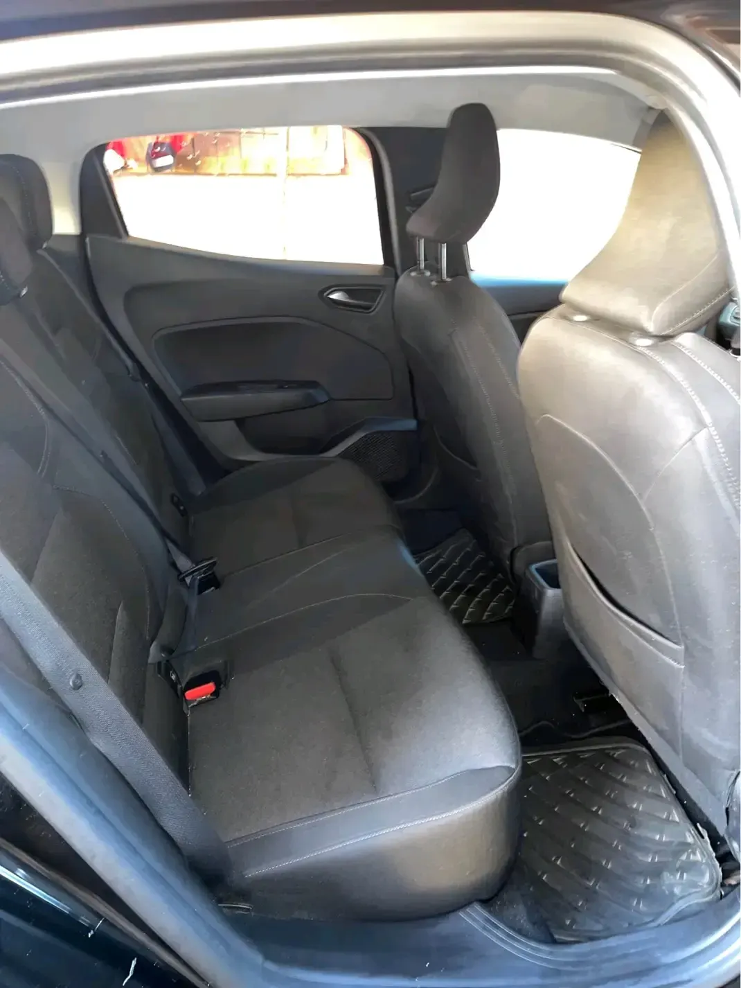 Renault Clio · 2010 · ديزل - سيارات - الدار البيضاء - صورة 4