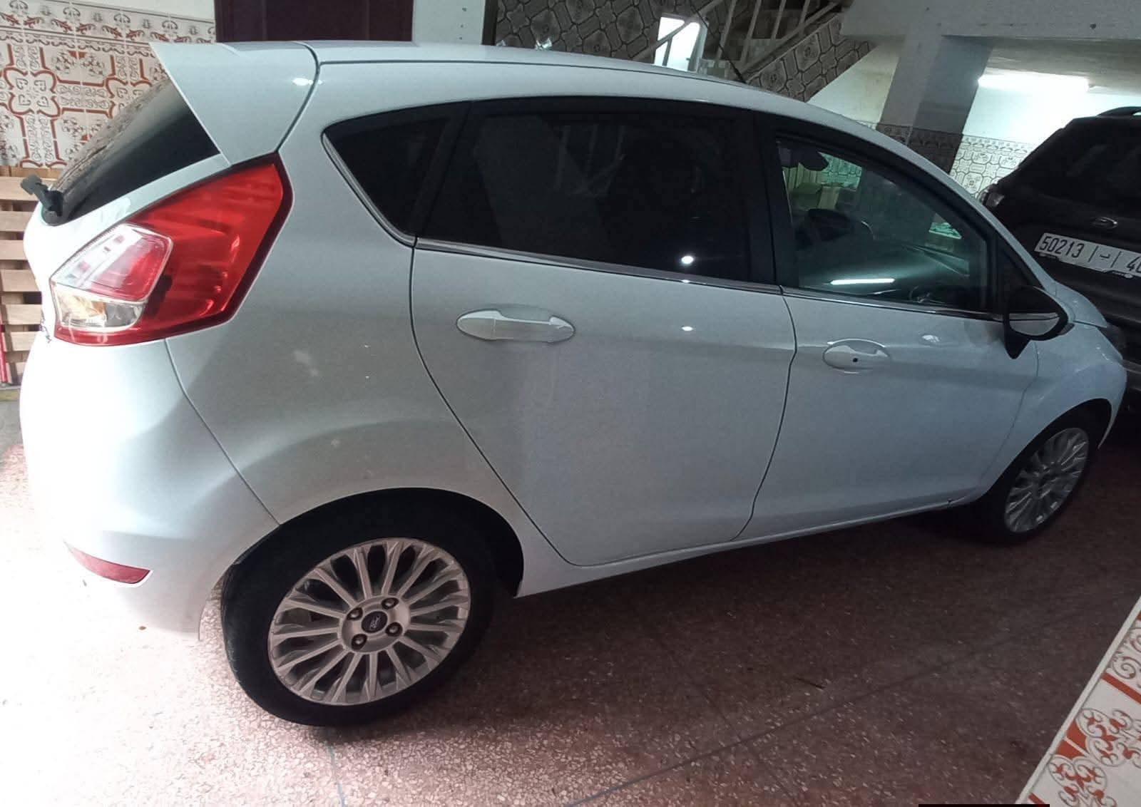 للبيع: Ford Fiesta Titanium للبيع والتبديل ropliz الموديل: 2016 الوقود: مازوط (ديزل) النسخة: Titaniu - سيارات - الدار البيضاء - صورة 5