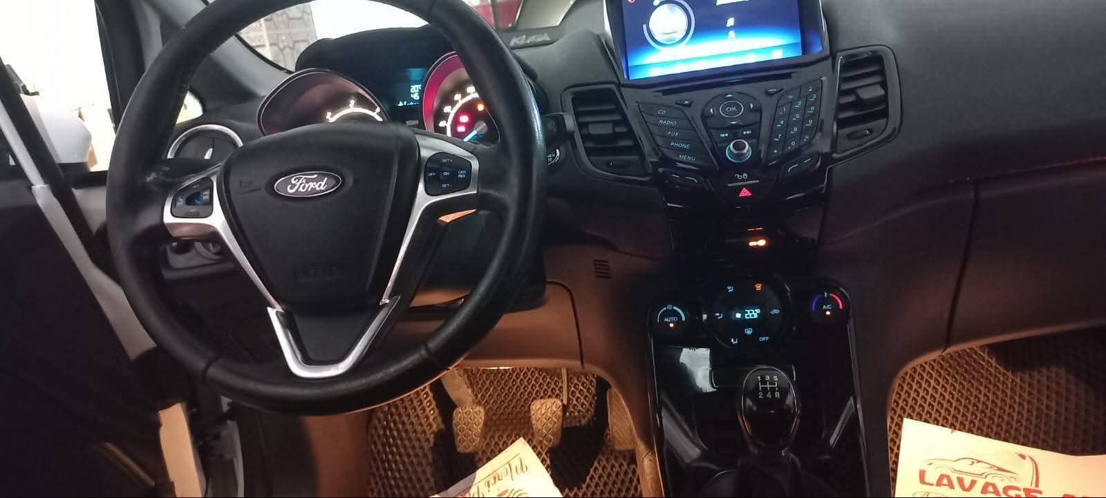 للبيع: Ford Fiesta Titanium للبيع والتبديل ropliz الموديل: 2016 الوقود: مازوط (ديزل) النسخة: Titaniu - سيارات - الدار البيضاء - صورة 3