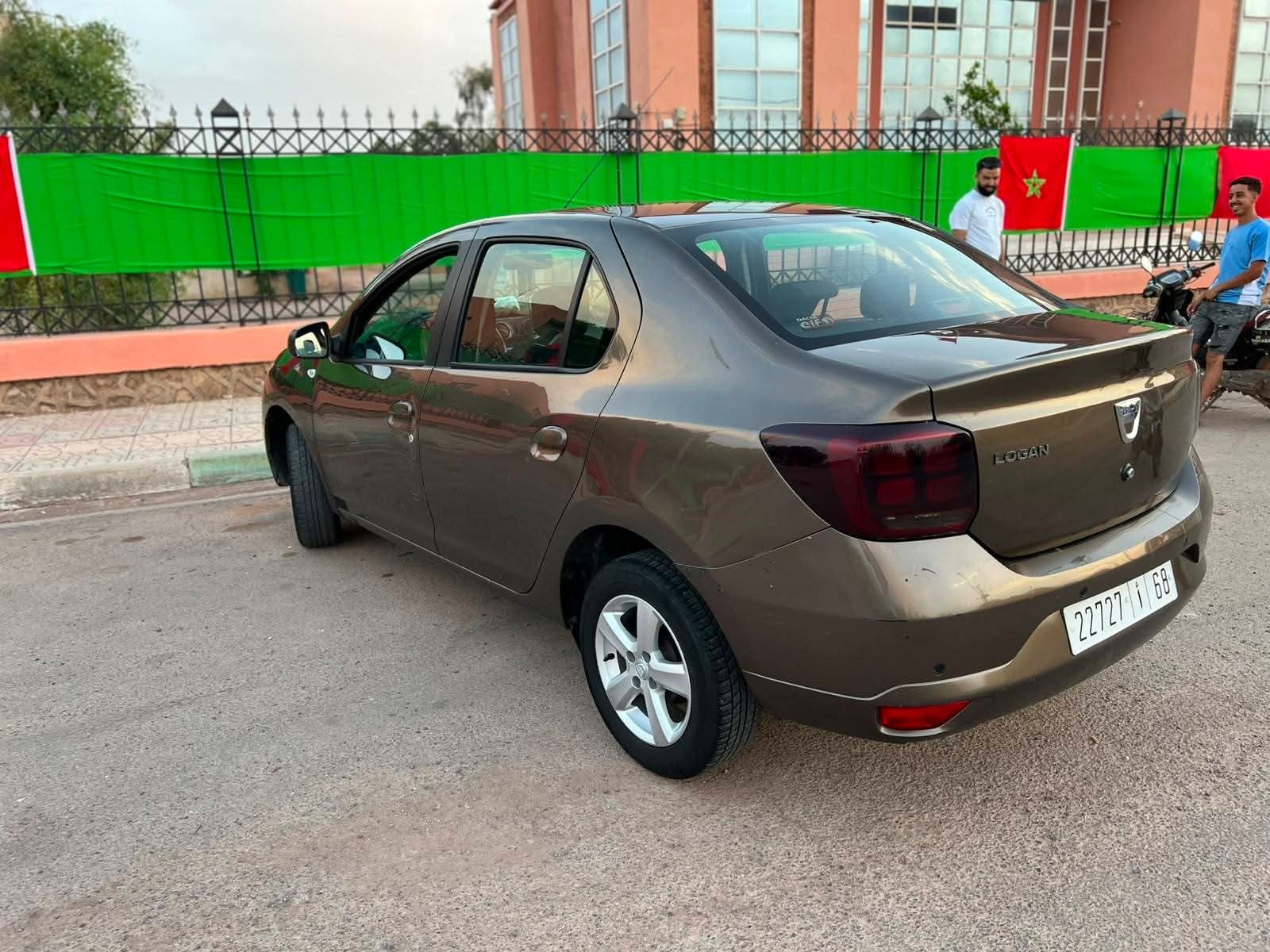 سيارة Dacia Logan في أكادير