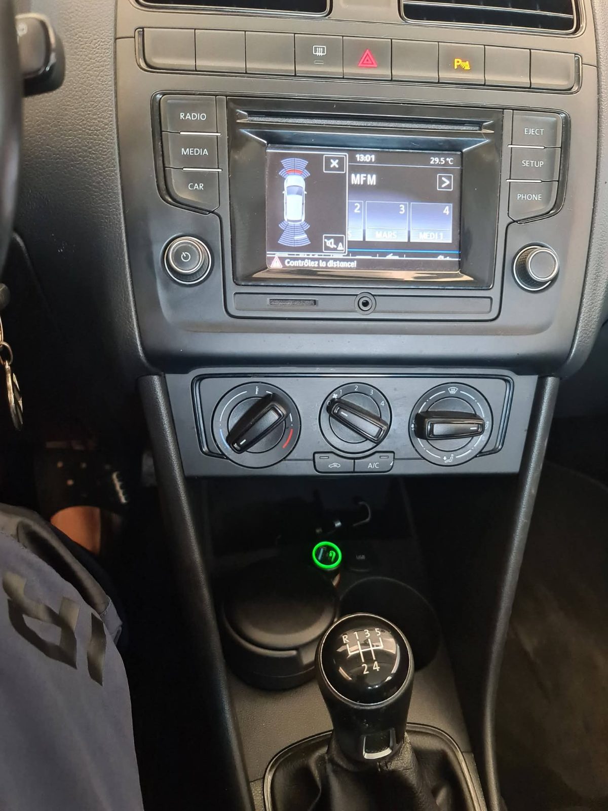 Salut a tous , je met en vente ma voiture marque volkswagen polo types 6R model 2017 carburant diese - سيارات - الدار البيضاء - صورة 4