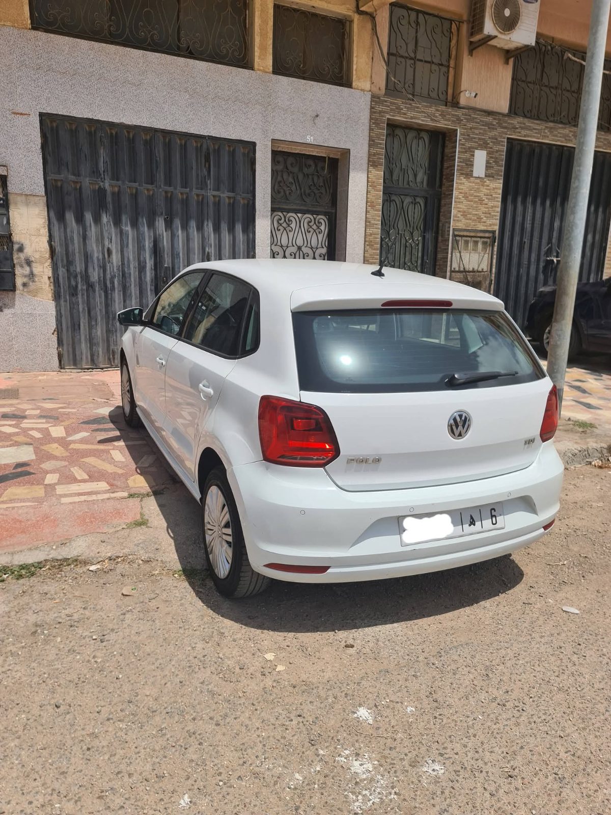 Salut a tous , je met en vente ma voiture marque volkswagen polo types 6R model 2017 carburant diese - سيارات - الدار البيضاء - صورة 3