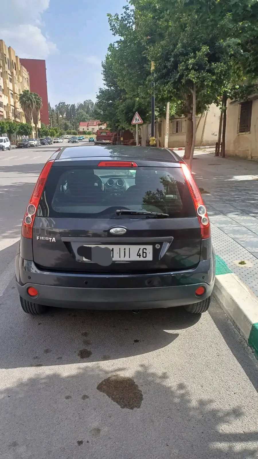 فورد فيستا ايصانص محرك 1.25 موديل . . السيارة نقية فيها شي خبيش خفيف ولكن نقطة دصباغة مافيهاش ...