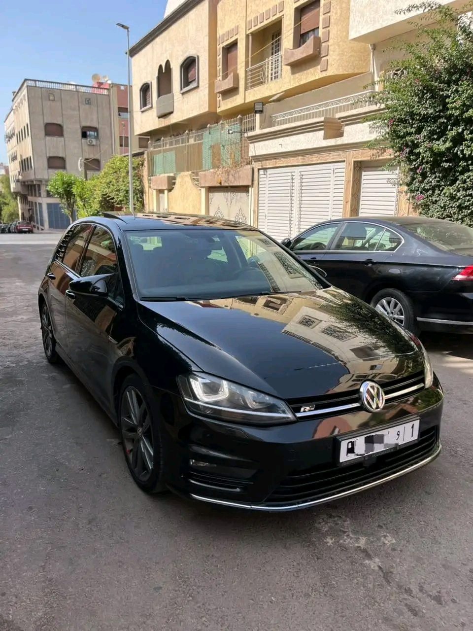 سيارة Volkswagen Golf R-line 2016 باللون الأسود في الدار البيضاء