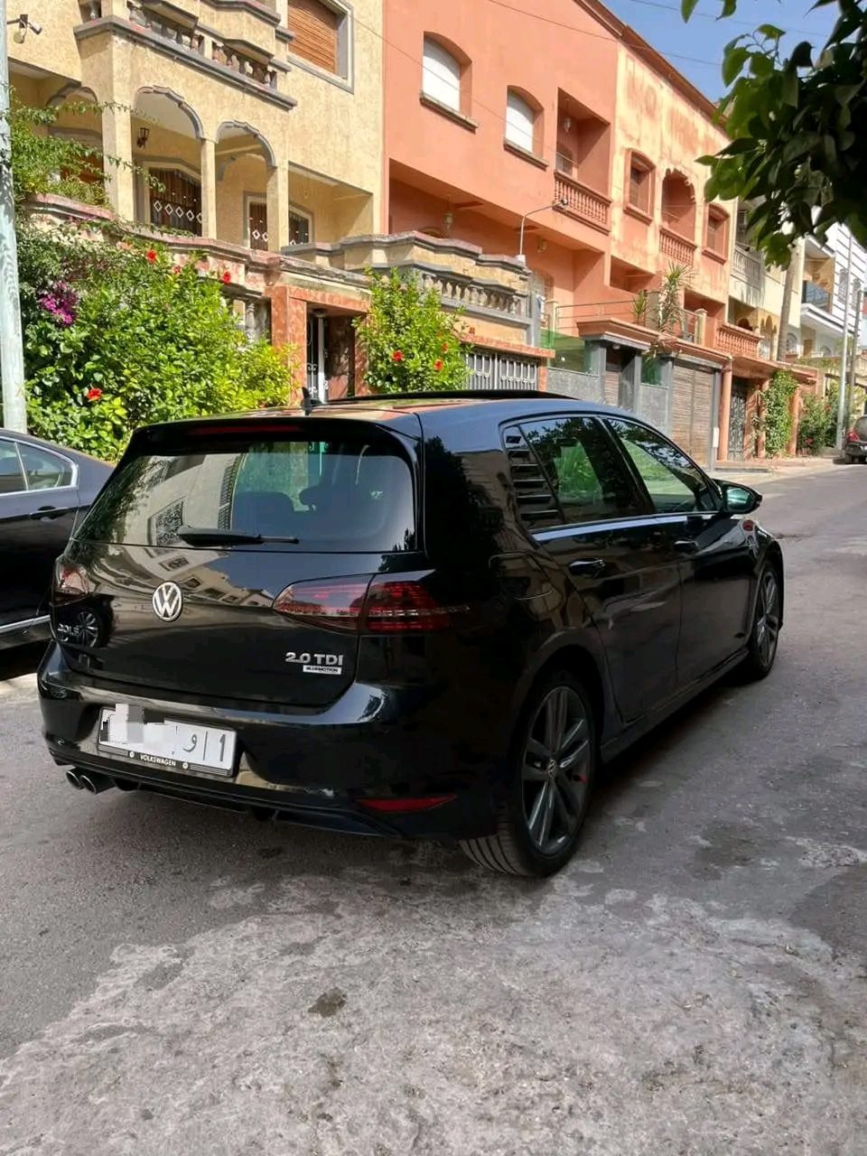 سيارة Volkswagen Golf R-line 2016 باللون الأسود في الدار البيضاء - سيارات - الدار البيضاء - صورة 5