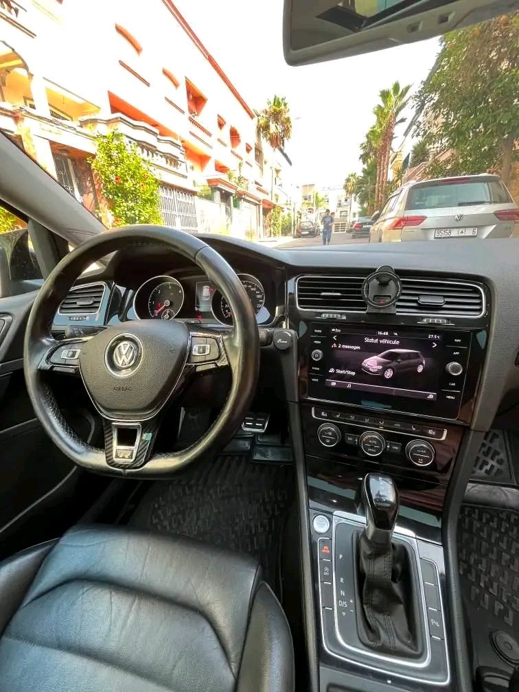 سيارة Volkswagen Golf R-line 2016 باللون الأسود في الدار البيضاء - سيارات - الدار البيضاء - صورة 7