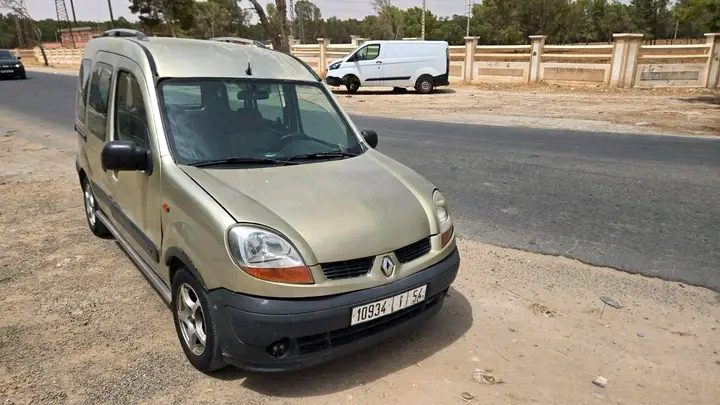 سيارة Renault Kangoo 2005 في الدار البيضاء - الشاحنات والمركبات التجارية - الدار البيضاء - صورة 2