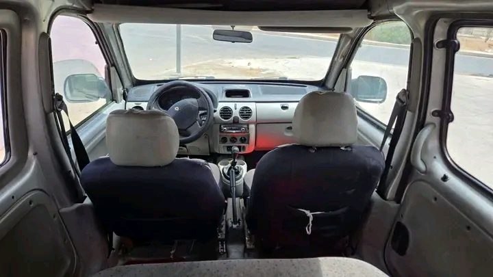 سيارة Renault Kangoo 2005 في الدار البيضاء - الشاحنات والمركبات التجارية - الدار البيضاء - صورة 6