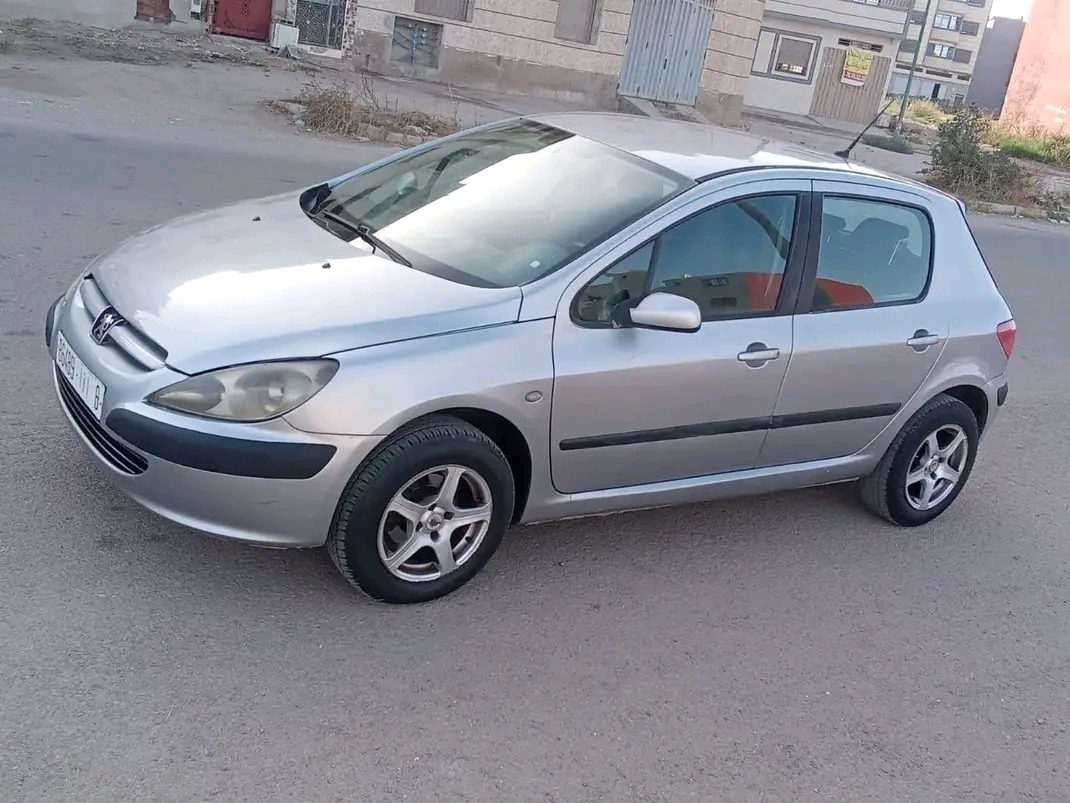 سيارة Peugeot 2003 في سطات