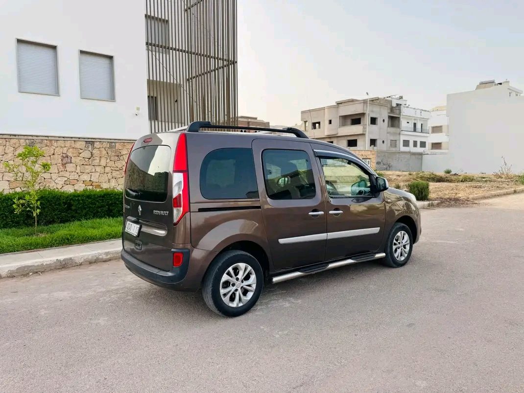 سيارة Renault Kangoo 2015 في الدار البيضاء - سيارات - الدار البيضاء - صورة 2