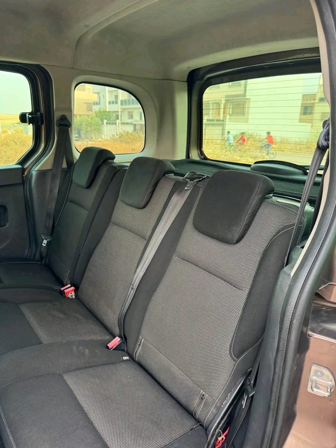 سيارة Renault Kangoo 2015 في الدار البيضاء - سيارات - الدار البيضاء - صورة 8