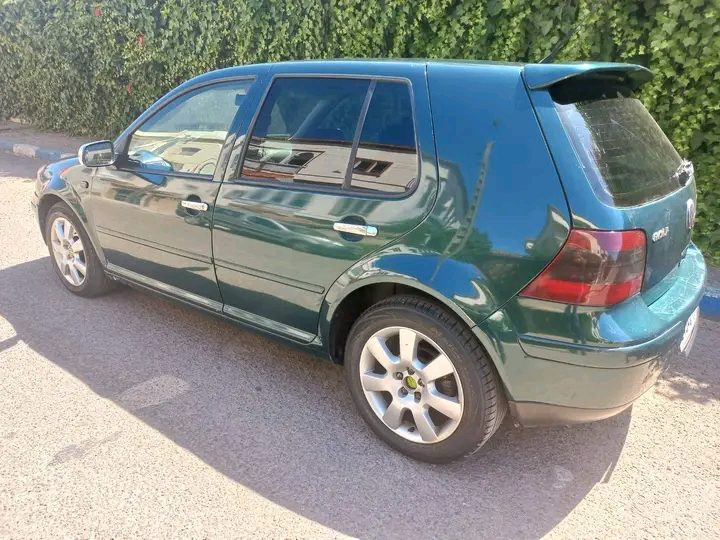 سيارة Volkswagen Golf 2000 في الدار البيضاء