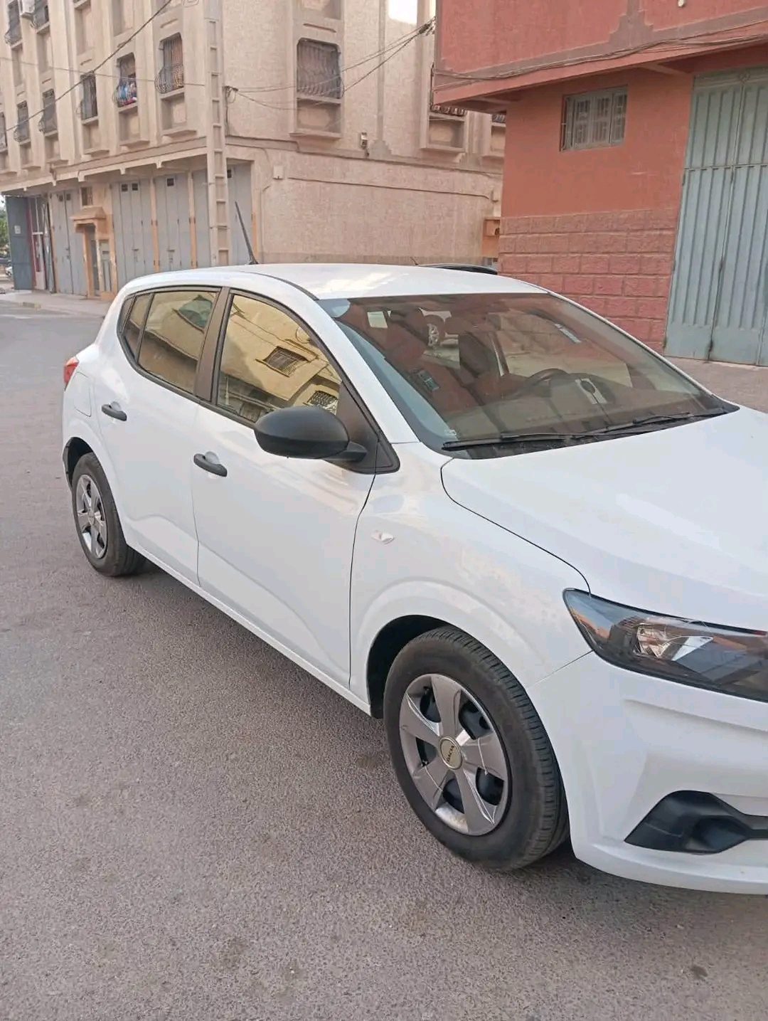 سيارة Dacia Sandero 2026 باللون الأبيض في أكادير - سيارات - اكادير - صورة 2