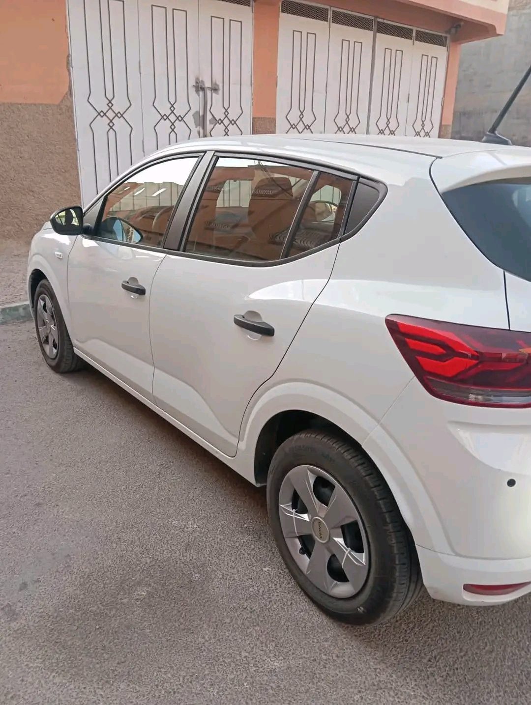 سيارة Dacia Sandero 2026 باللون الأبيض في أكادير - سيارات - اكادير - صورة 3