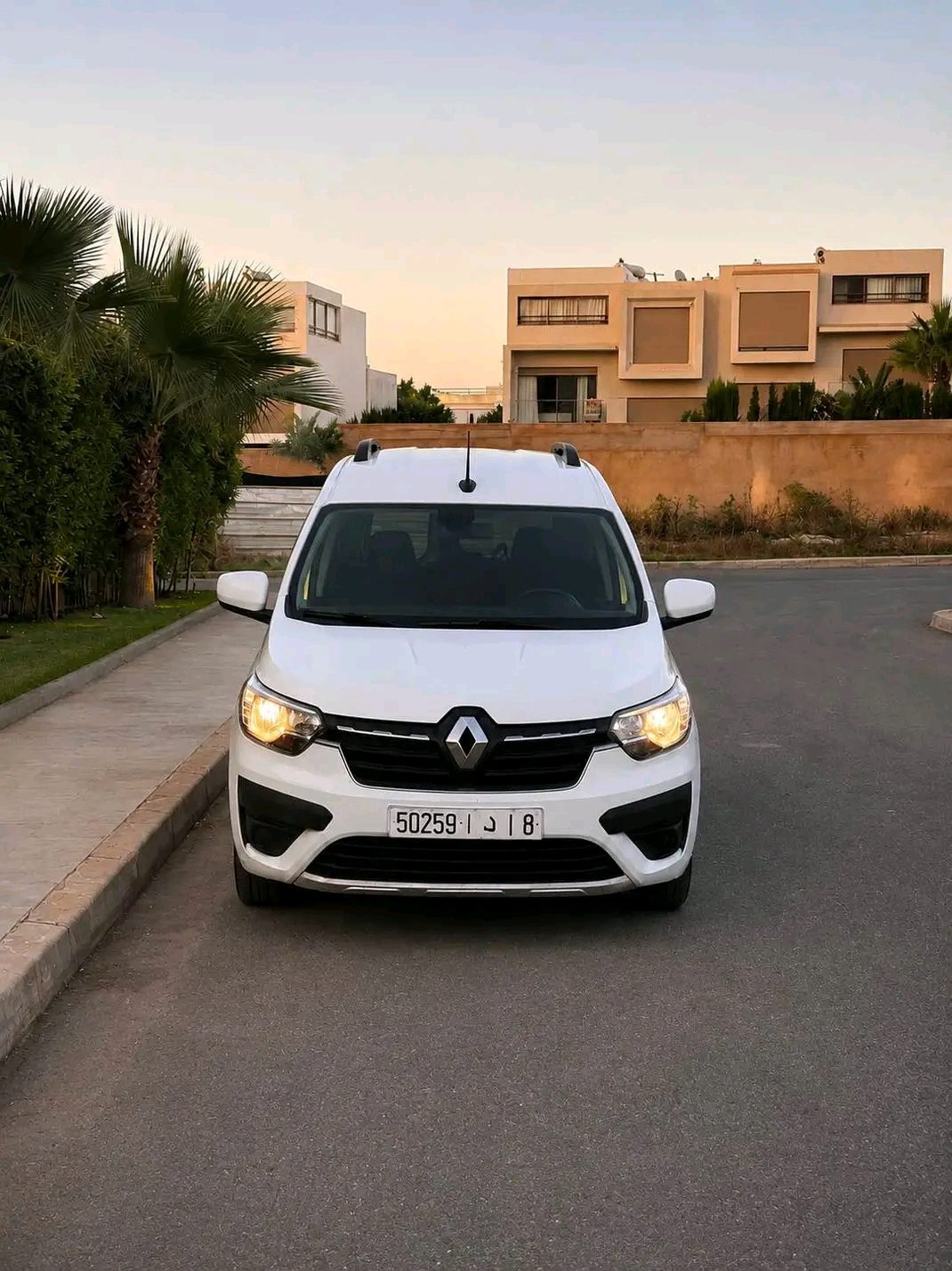 🔥 renault إكسبريس 2022 للبيع 🔥 ✅ 120,000 كم ✅ حالة ممتازة 📞 للتواصل: 0661386295 - سيارات - الدار البيضاء - صورة 3