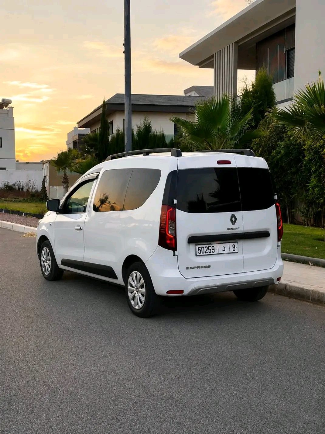 🔥 renault إكسبريس 2022 للبيع 🔥 ✅ 120,000 كم ✅ حالة ممتازة 📞 للتواصل: 0661386295 - سيارات - الدار البيضاء - صورة 2