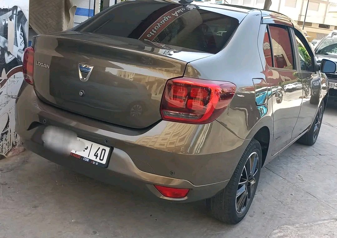 سيارة Dacia Logan 2020 باللون البني في طنجة - سيارات - طنجة - صورة 3