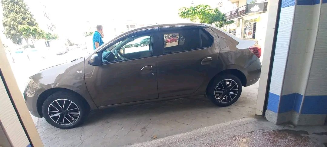 سيارة Dacia Logan 2020 باللون البني في طنجة - سيارات - طنجة - صورة 6