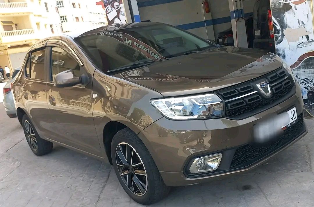 سيارة Dacia Logan 2020 باللون البني في طنجة - سيارات - طنجة - صورة 2