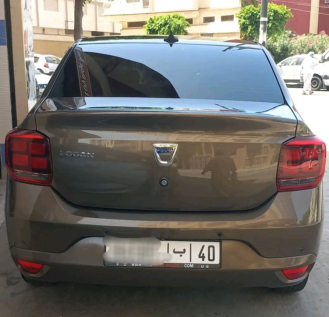 سيارة Dacia Logan 2020 باللون البني في طنجة - سيارات - طنجة - صورة 4