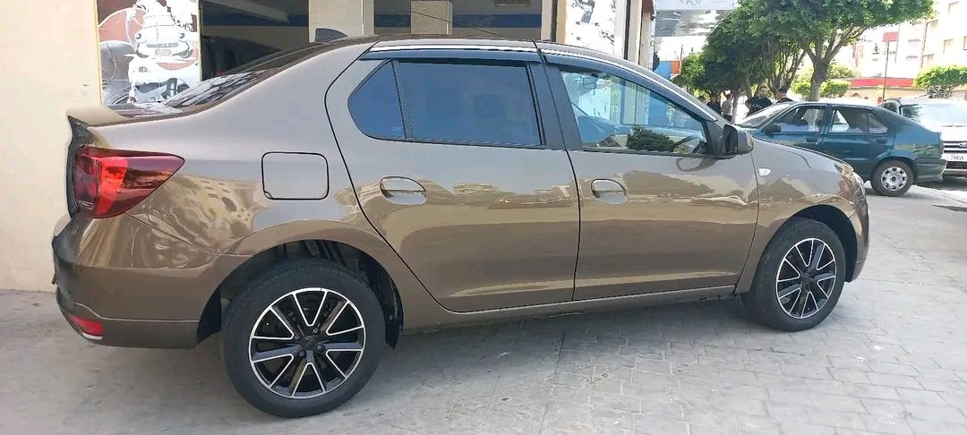 سيارة Dacia Logan 2020 باللون البني في طنجة - سيارات - طنجة - صورة 5